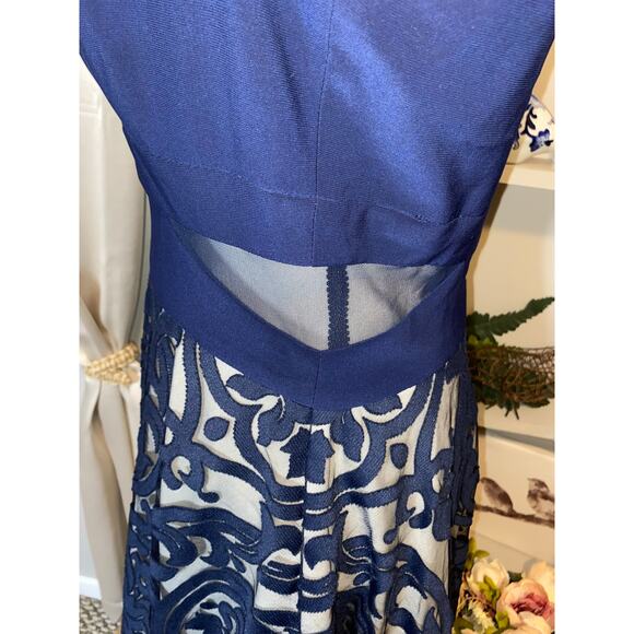 Xscape Women’s Embroidered V-Neck Fit & Flare Dress GUC Navy Blue Nude Lining - Picture 5 of 13